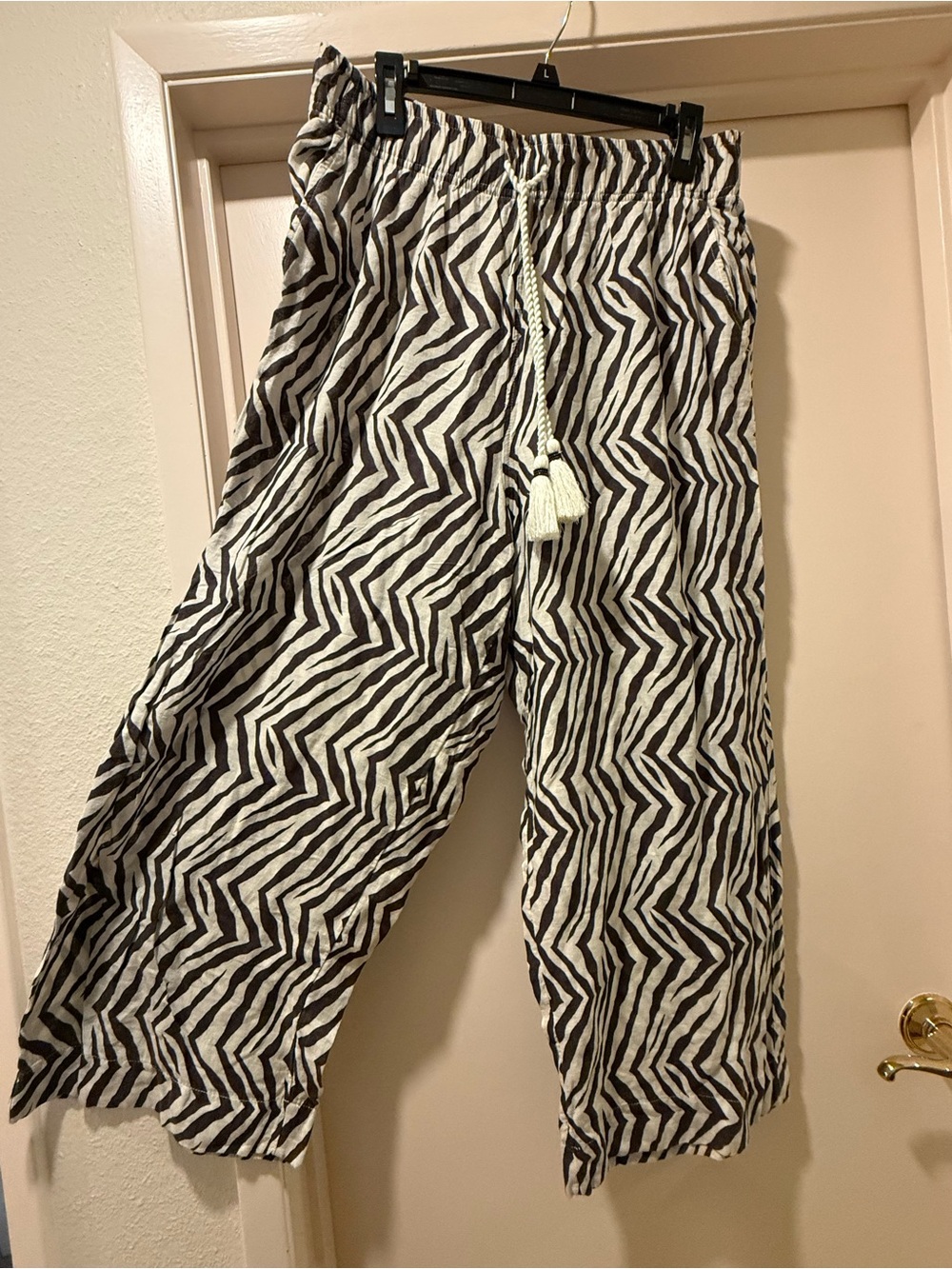 Tahari Black & White Zigzag Drawstring Joggers